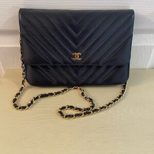 CHANEL Navy Chevron Chain strap purse